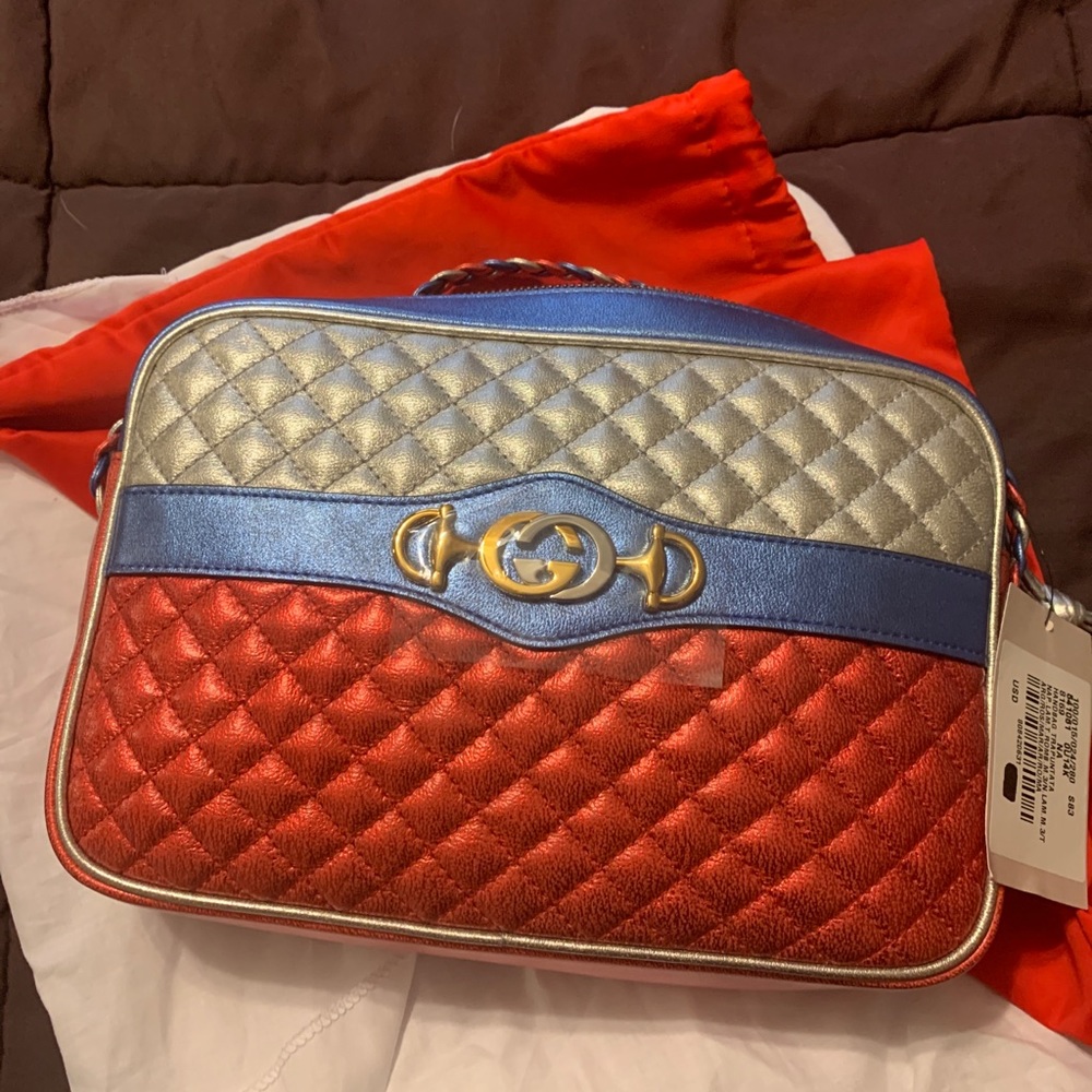 ⛔️SOLD⛔️Authentic GUCCI METALLIC QUILTED LEATHER - Picture 15 of 16